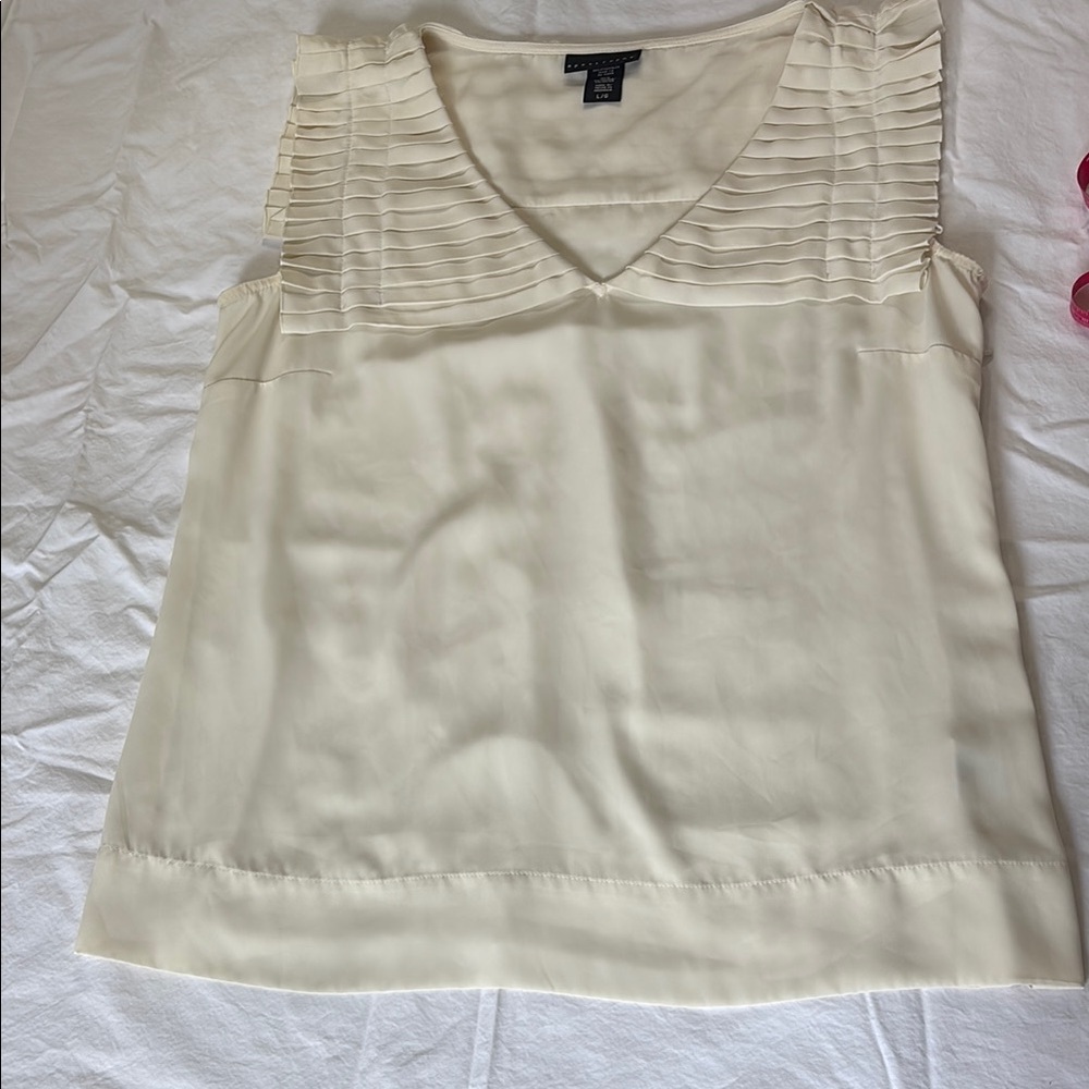 Apostrophe Cream Sleeveless Pleated Blouse women’s large